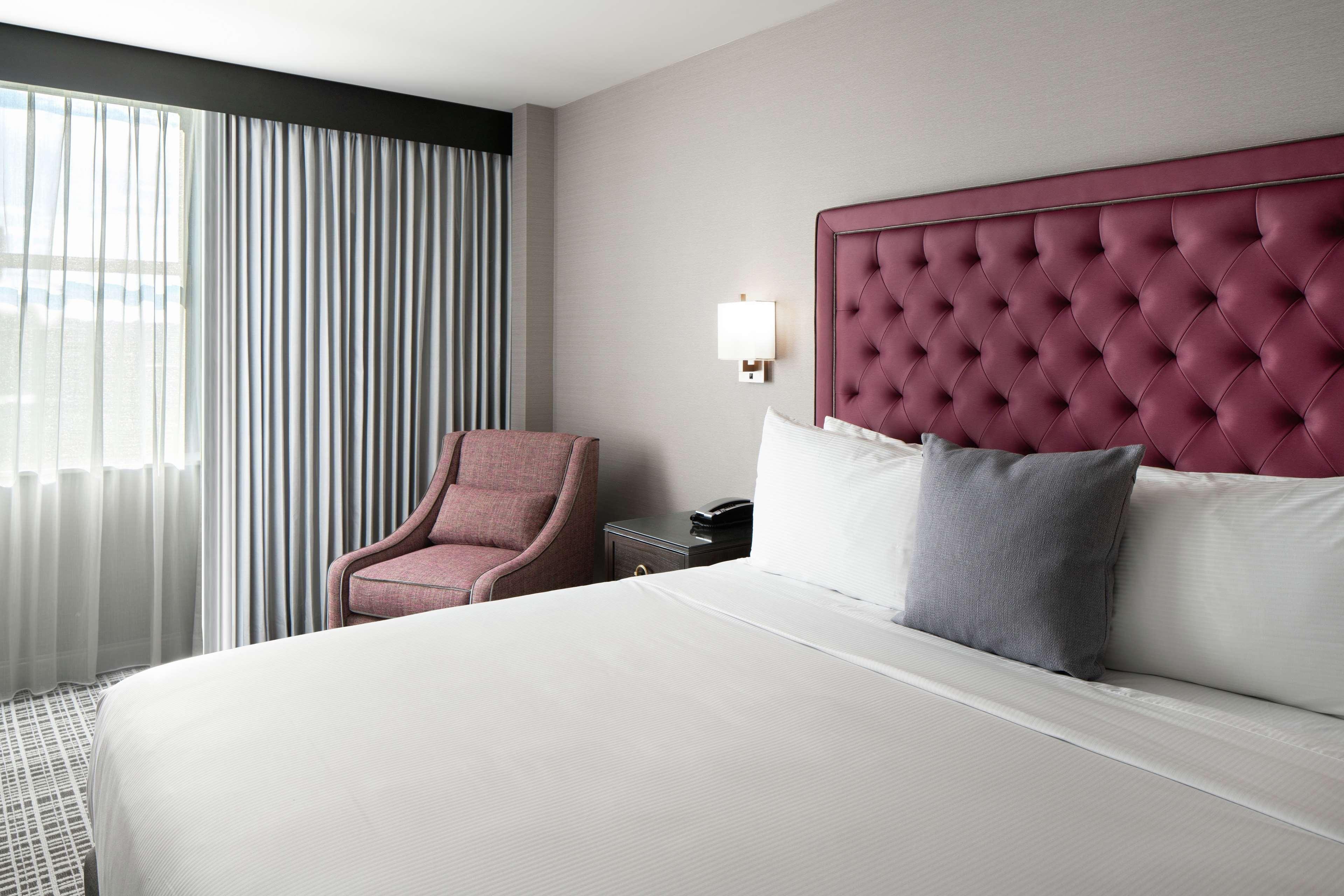 The Axis Moline Hotel, Tapestry Collection By Hilton Экстерьер фото