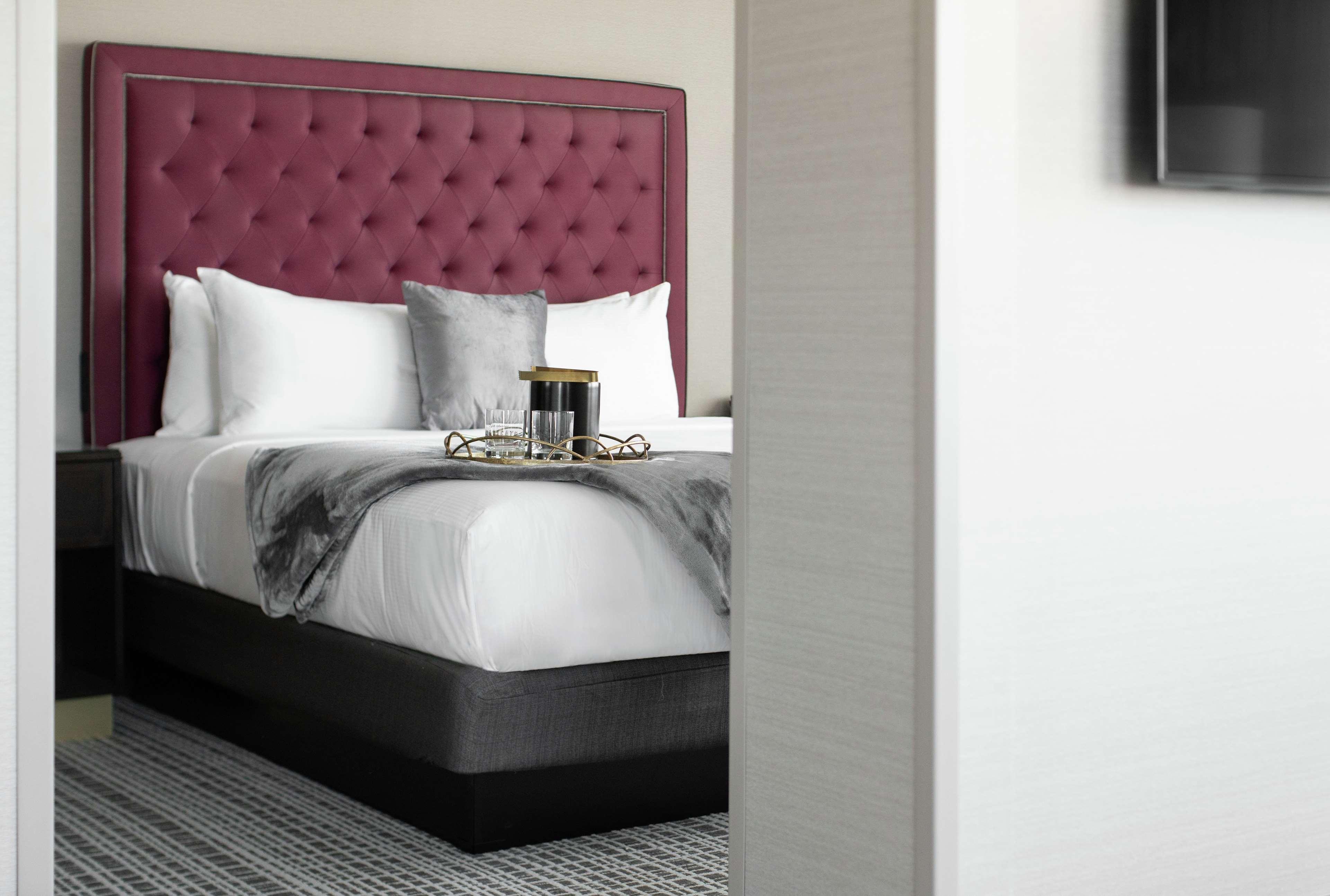 The Axis Moline Hotel, Tapestry Collection By Hilton Экстерьер фото