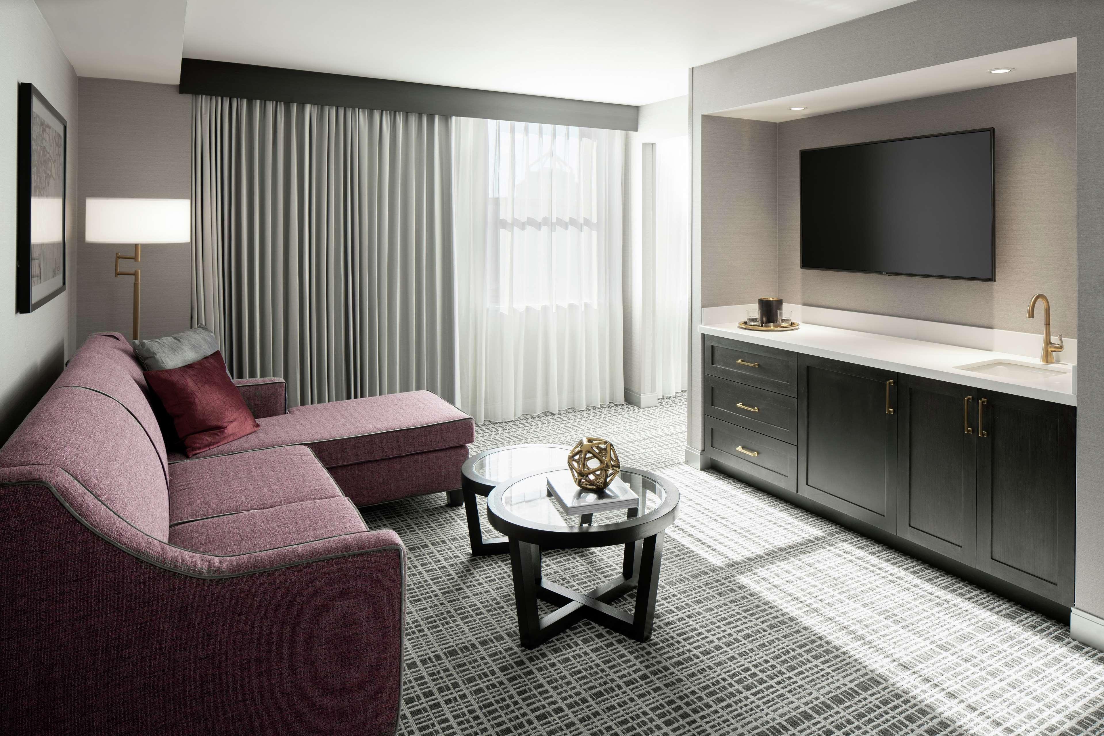 The Axis Moline Hotel, Tapestry Collection By Hilton Экстерьер фото