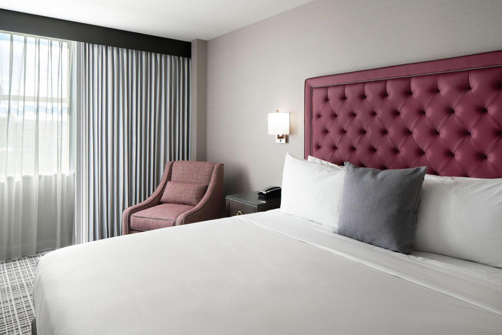 The Axis Moline Hotel, Tapestry Collection By Hilton Экстерьер фото